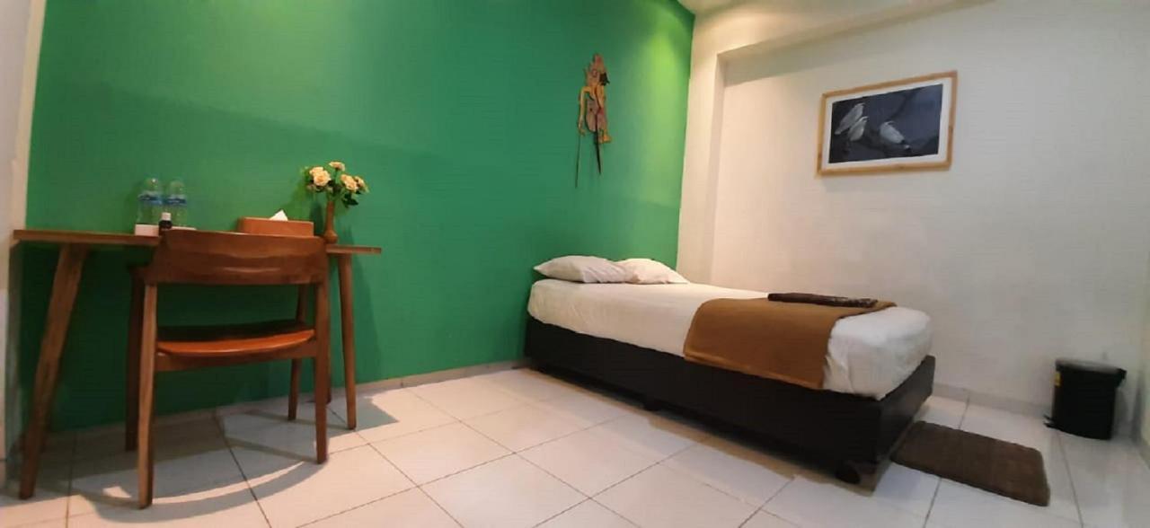 The Cabin Tugu Hostel Yogyakarta Exterior foto